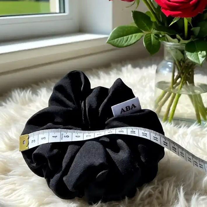 Accessori per capelli: Scrunchie - Solid Black - Dupioni Seide - Handgemachte -Neu! – Nuovo e nell'imballaggio originale da Vals venduto da ABA-Atelier 1