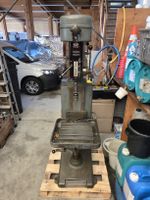 Alte Ständerbohrmaschine