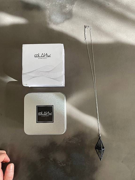Ketten: Triangular Rhombus Necklace – Neu (gemäss Beschreibung) aus Lausanne von generation 3