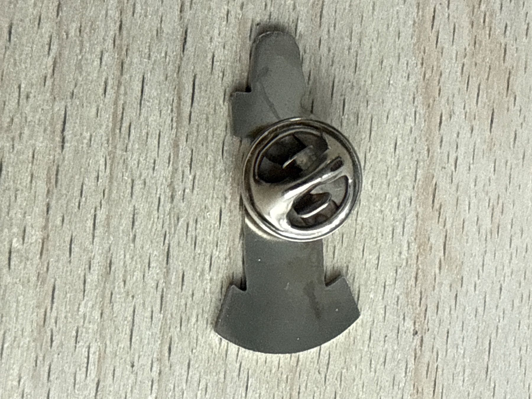 Plaketten & Abzeichen: Pin Bügel-Spez – Gebraucht aus Glattbrugg von Schweigmatt 1