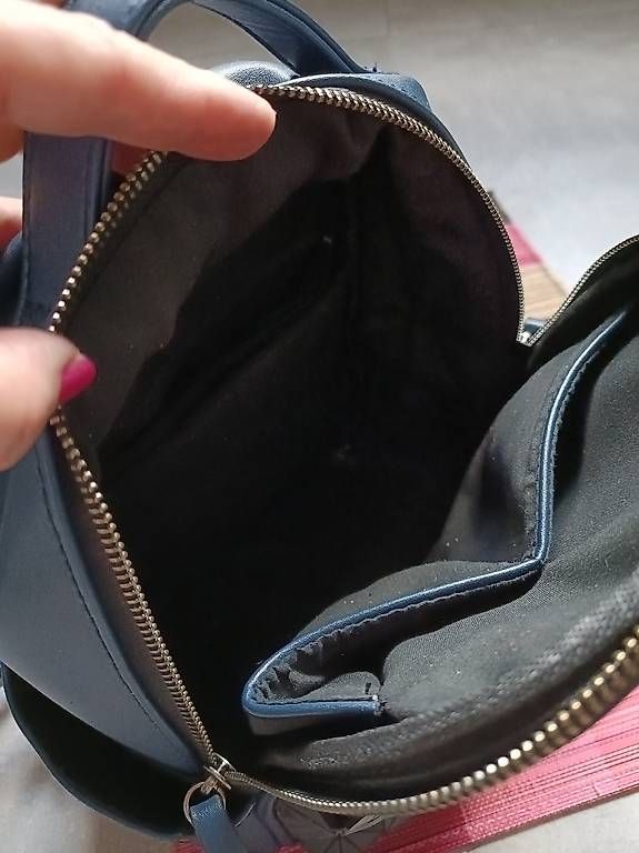 Zaini: Sac à main/à dos pratique – Usato da Martigny venduto da ivi_cbf9 1