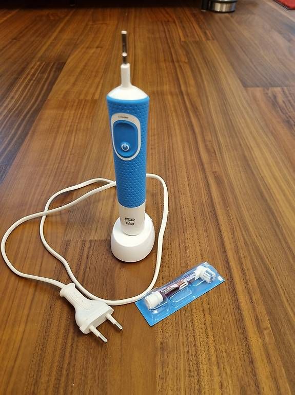 Soins dentaires: Kinderzahnbürste Oral B – D'occasion à Zürich par ani_qj8q