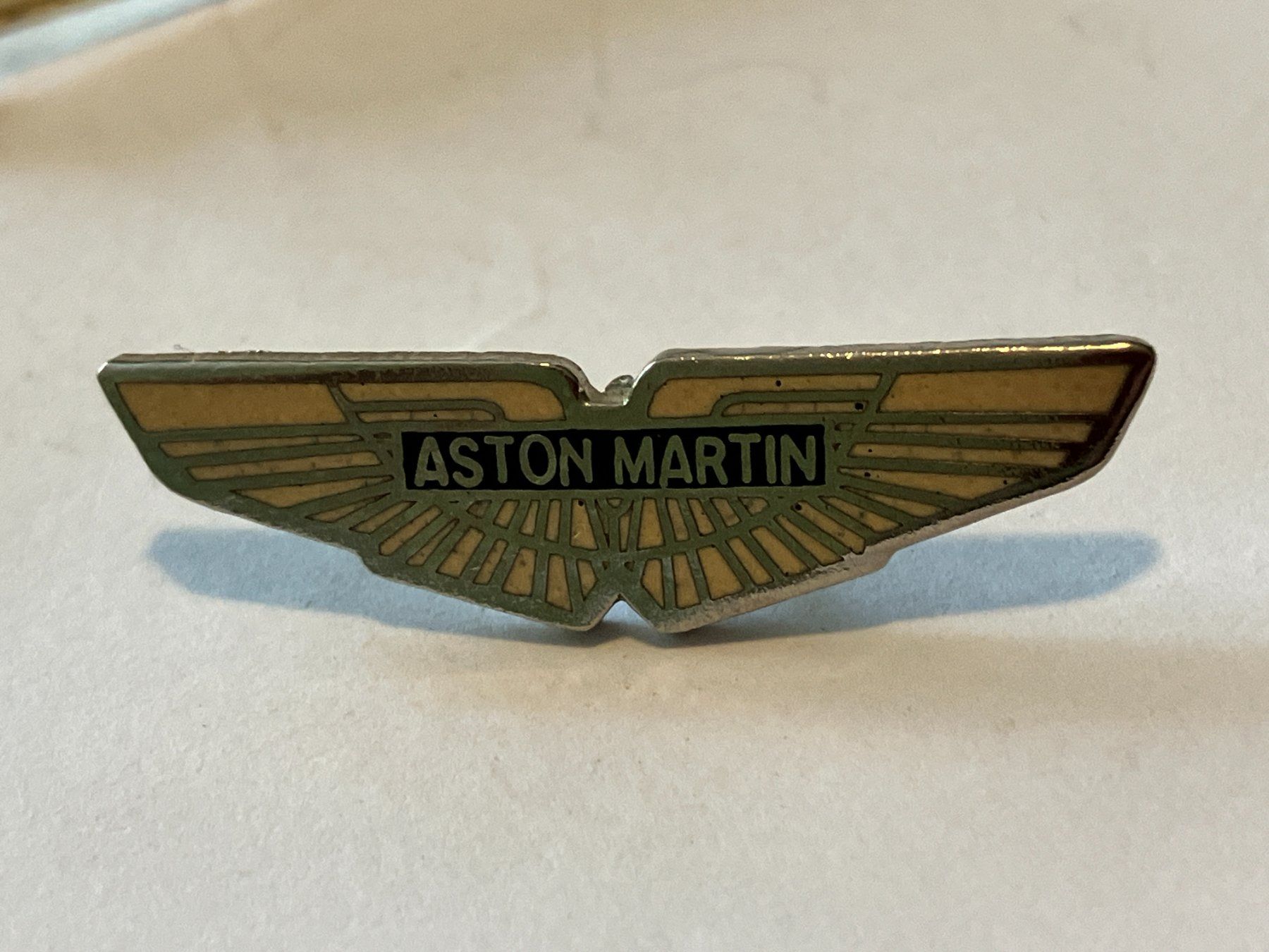 Plaquettes & Badges: 1 Pin Aston Martin – D'occasion à Basel par djwwpp