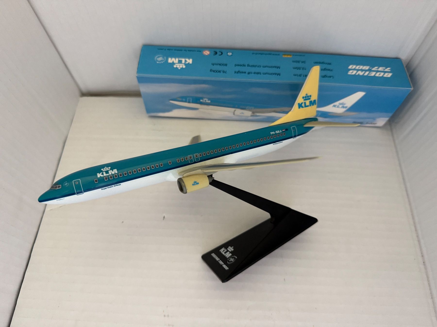 Boeing Kit di modellismo & Modellini statici: KLM Boeing 737-800 Modell 1:200 – Usato da Rorbas venduto da tun_m7fz 6
