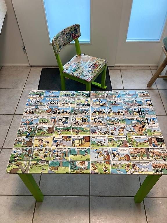 Tischset: Comic Tisch mit 2 Stühlen zu vergeben. – Gebraucht aus Roggwil TG von nin_yhr9