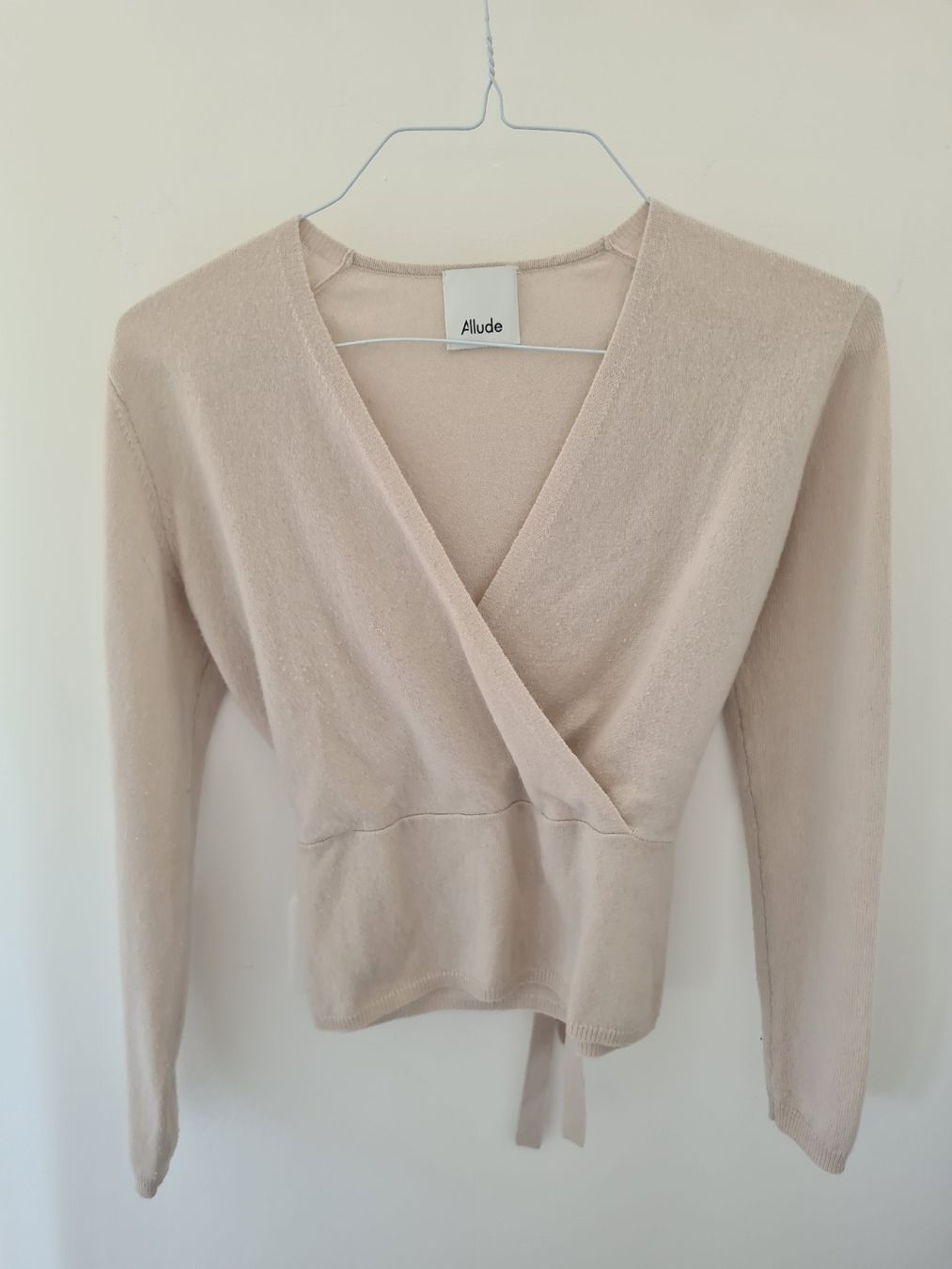 Allude Maglioni & Felpe: Damen Wickelpullover Allude beige Grösse S  – Usato da Adligenswil venduto da FriedasWelt