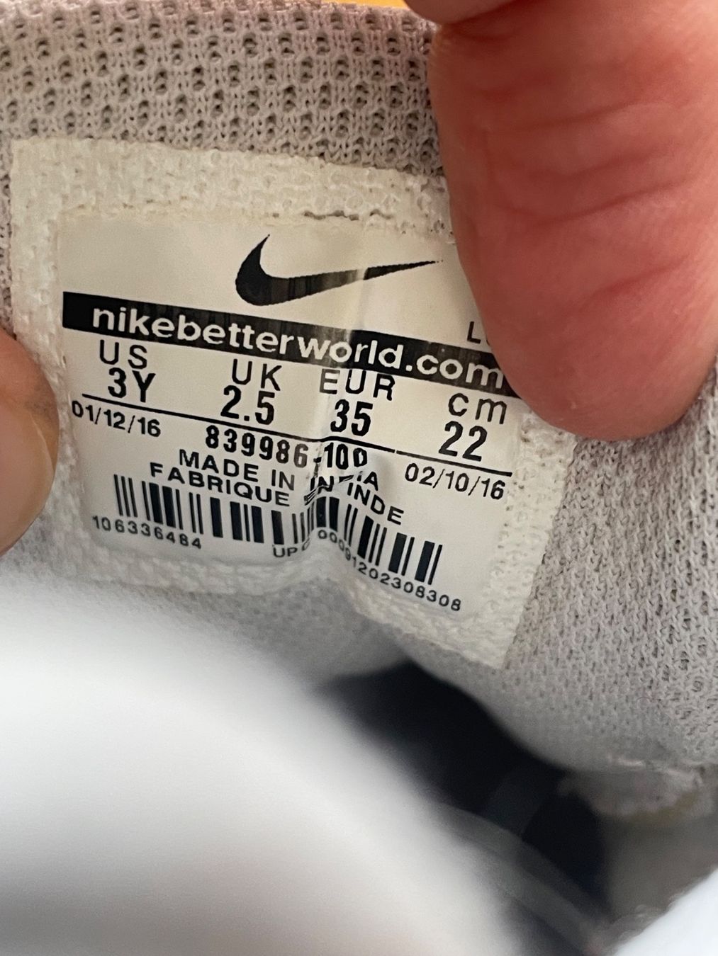Nike Scarpe per ragazzi: Weisse Nike Schuhe Gr 35 – Usato da Ostermundigen venduto da Clood 4
