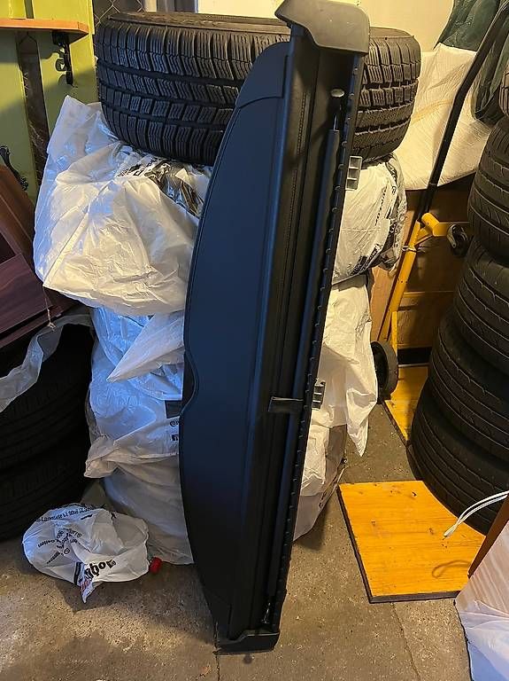 Tutti i ricambio: Mercedes Laderaum Abdeckung mit netz  – Usato da St.Gallen venduto da Piran65