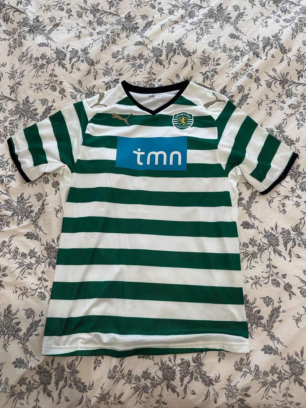 Puma Canottiere & Pantaloni: Maillot Sporting CP 08/09 S – Usato da Lausanne venduto da PeixotoBruno