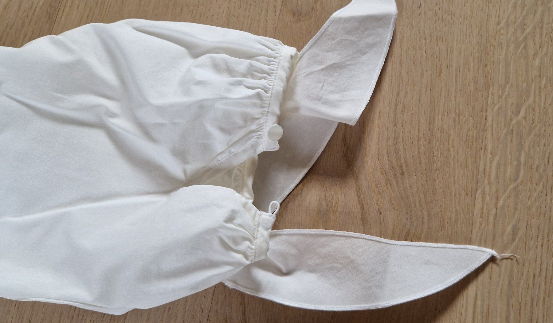 Blusen: Elegante weisse Bluse mit Rosenärmeln Gr. 36 – Gebraucht aus Gasel von sale65 2