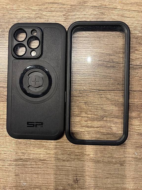 Coques & Protection écran: SP Connect Phone Case Xtreme iPhone 15 Pro – D'occasion à Studen BE par Fcbwo
