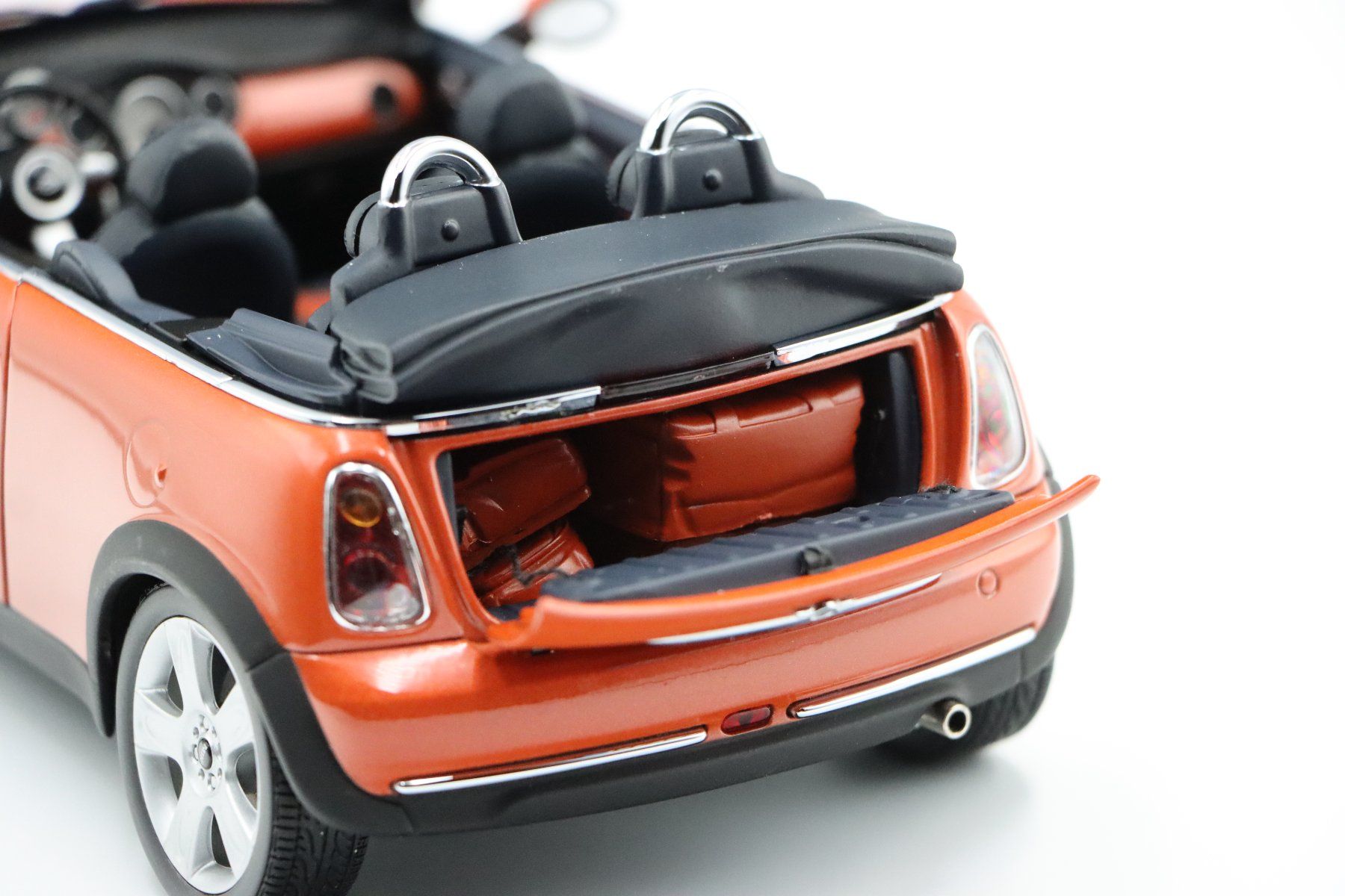 Modellautos: Mini Cooper Cabriolet 2004 1:18 Kyosho – Neu und originalverpackt aus Bühl b.Aarberg von  7