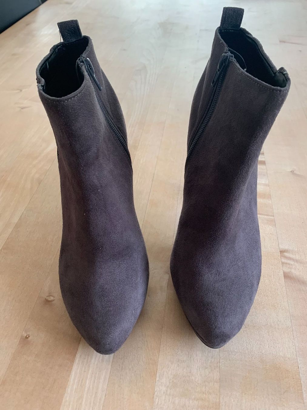 Scarpe da donna: Damenstiefeletten grau Gr.40 – Nuovo (secondo la descrizione) da Azmoos venduto da Verwir64