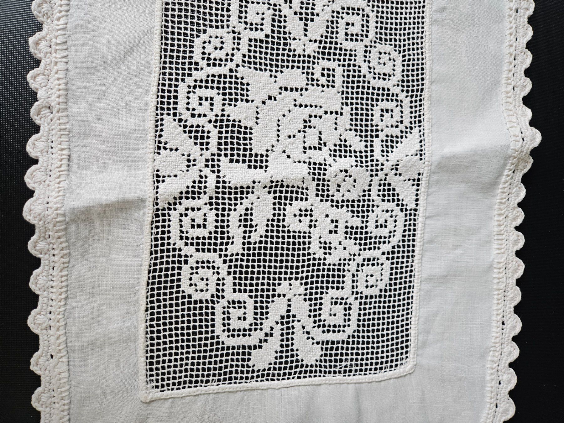 Sonstige Tischwäsche: Spitzendeckchen Spitzendeckeli Spitze weiss, Rose 47x29 cm – Gebraucht aus Gossau ZH von LeoniesDeko 2