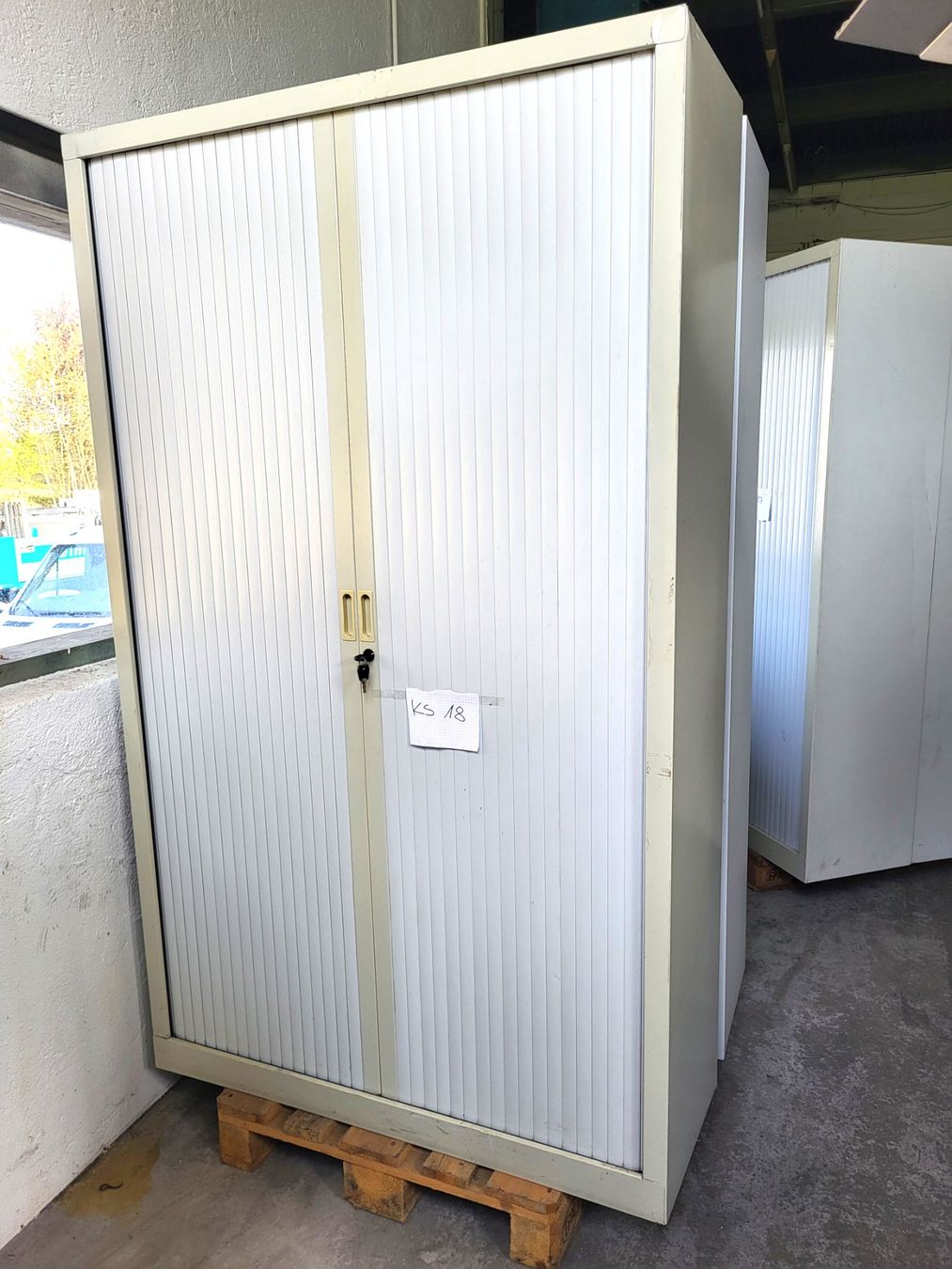 Armadi: Rolladen-Stahlschrank abschliessbar – Usato da Diessenhofen venduto da Osio