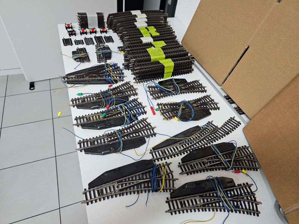 Hornby R8232 Fixations D’Aiguillages Électriques Digitales – Lot De 20 Pour Modélisme Ferroviaire