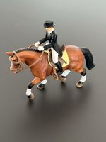 Schleich Pferd mit Reiterin, Dressur