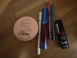 Lot de maquillage divers produits NEUFS ☘️