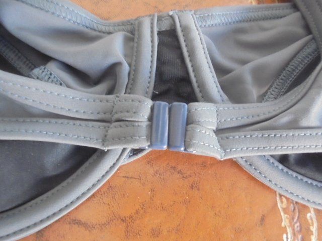 Altra biancheria intima: BH 44 grau Gr. 44 D – Usato da Hinwil venduto da Glasperlen 2