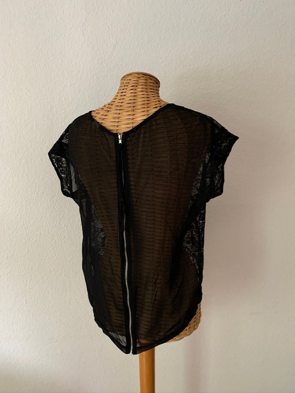 H&M T-shirt: Spitzen Oberteil schwarz - S – Usato da Zürich venduto da Diazaio 2