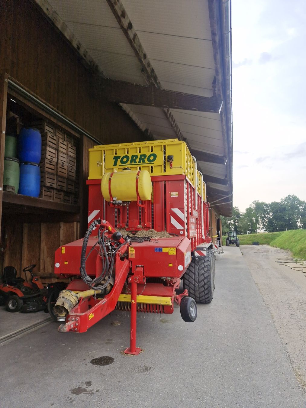 Pöttinger Rimorchi: Ladewagen Pöttinger Torro 5700 – Usato da Bünzen venduto da wys_7td5