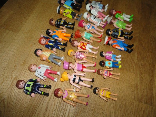 Playmobil Giocattoli: PLAYMOBIL 27 X FIGUREN – Usato da Teufen AR venduto da Donschabl 2