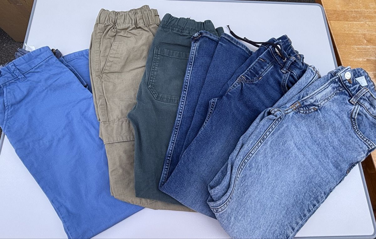 Kleiderpakete & -sets: Set mit 5 Hosen Gr. 140  – Gebraucht aus Riehen von BS4000