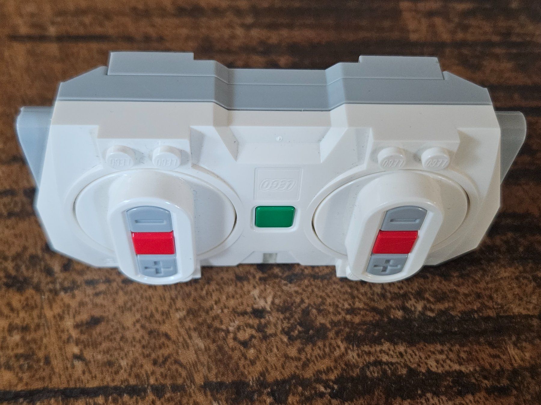Lego Kit di costruzioni: lego Electric Powered Up Bluetooth Speed Remote Control – Usato da Confignon venduto da Ecrofigs 1