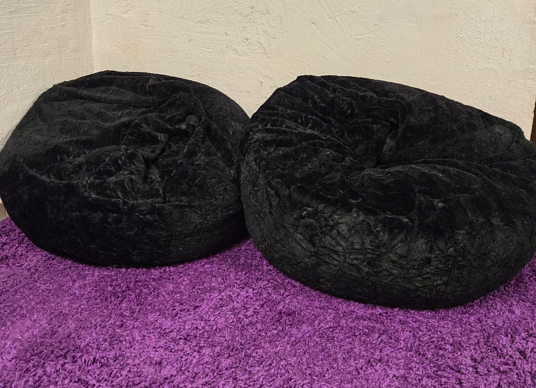 Poltrone: 2er Set Poufs/Sitzwürfel schwarz, Samt – Usato da Rheinsulz venduto da Dred