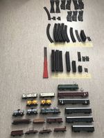 Fleischmann/Märklin - Set aus Schienen, Lokomotive  & Wagen