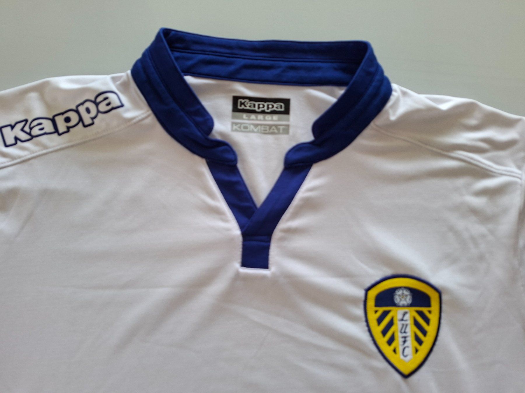 Kappa Leibchen & Hosen: Maillot Kappa Leeds United 2015-2016 – Gebraucht aus Signy von oli_sn9g 1