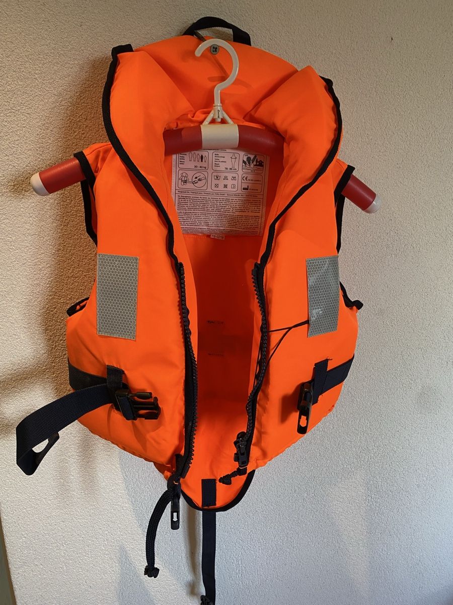 Schwimmwesten: Schwimmwesten 3x – Gebraucht aus Wetzikon ZH von 1756FDDF