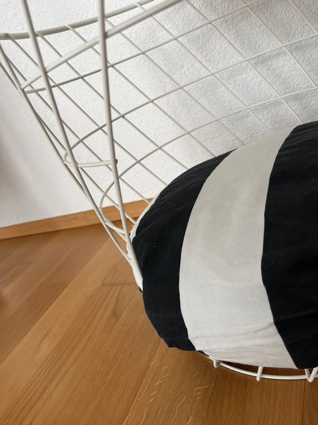 Ikea Cucce & Letti: Beistelltisch / DIY Katzenkorb IKEA – Usato da Langenthal venduto da lauras00 3