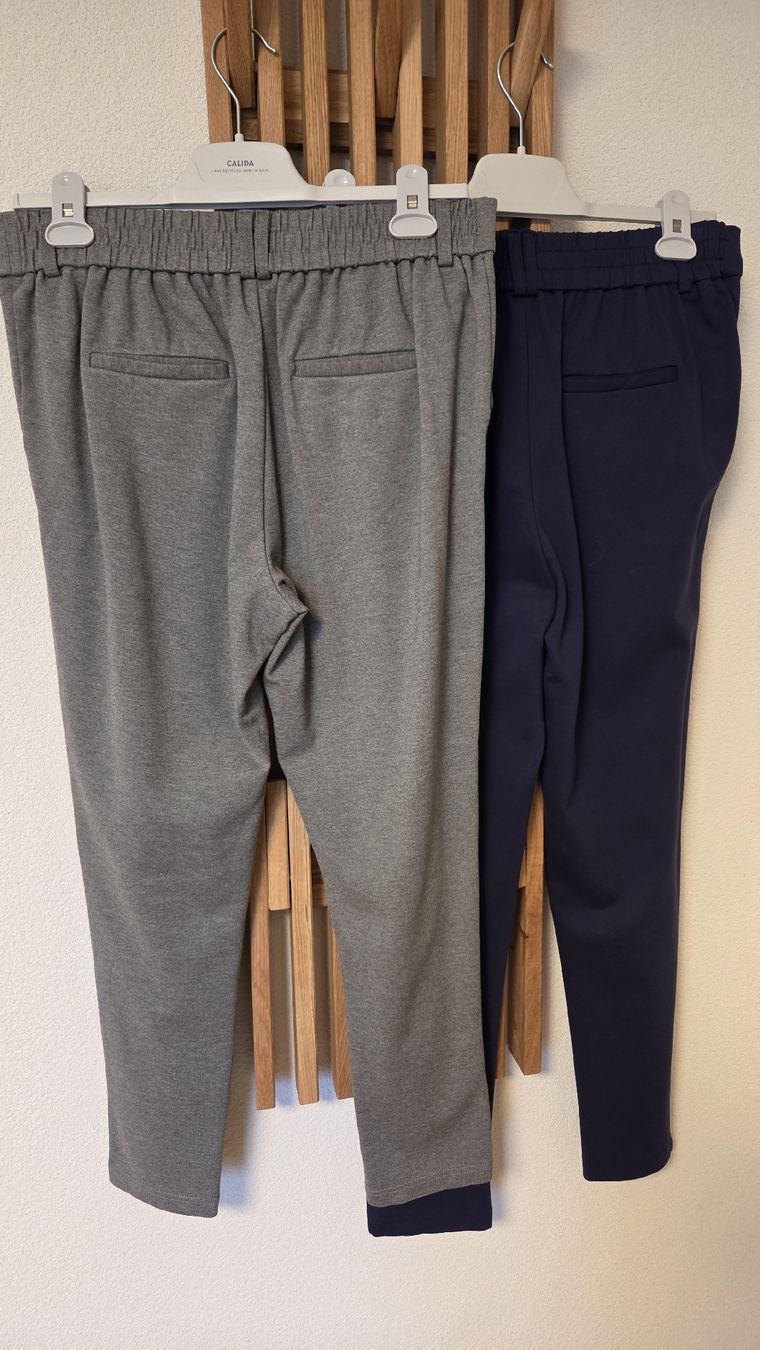 Pantaloni: Pantalon lot 2 – Usato da Le Pâquier-Montbarry venduto da Gruyere77 1