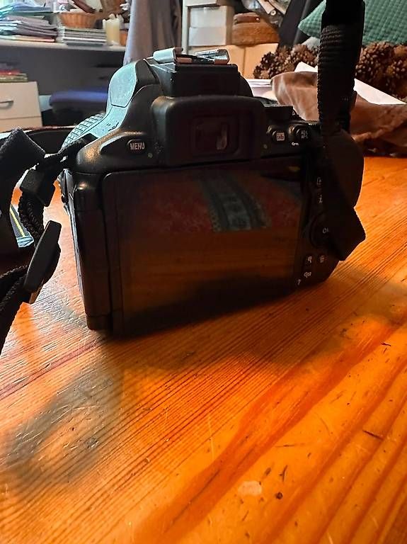 Fotocamera: Nikon D5600 mit viel Zubehör – Usato da Wilderswil venduto da adrian-haenggi 1
