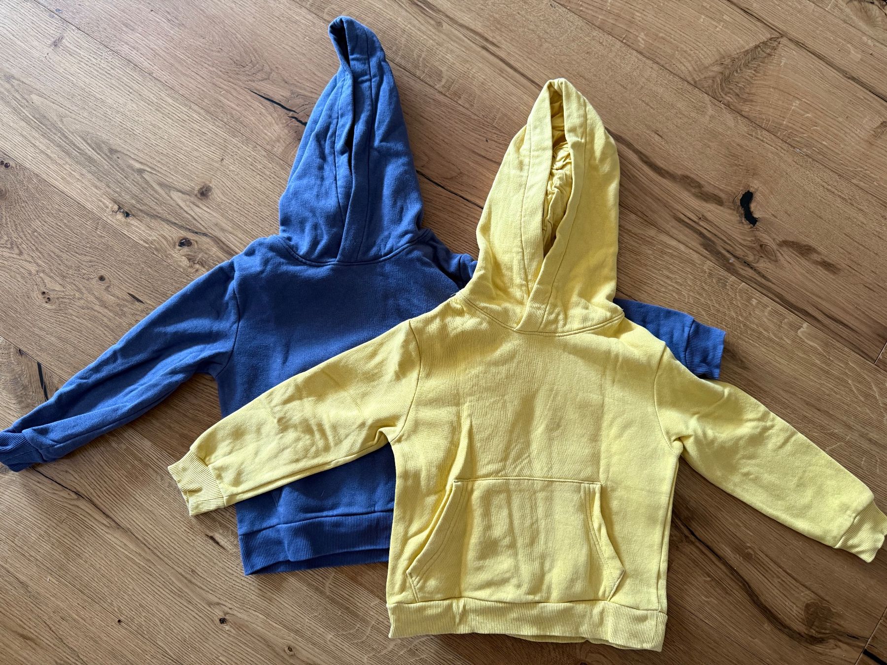 H&M Pullover & Sweatshirts: Pullover Kinder Grösse 110 / 116 – Gebraucht aus Ebikon von Dorfschmid
