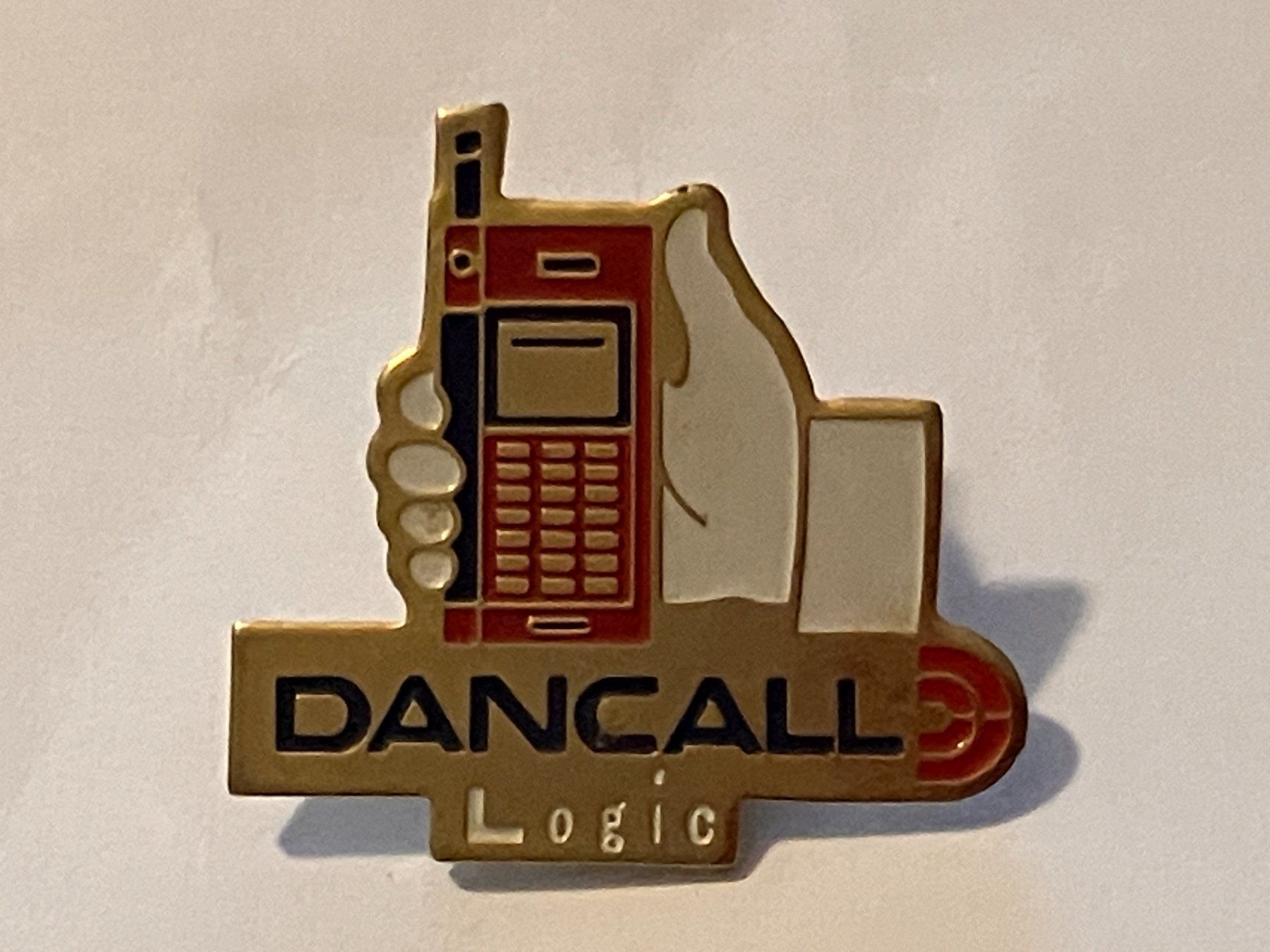 Placchette & Badge: 1 Pin Dancall Logic – Usato da Basel venduto da djwwpp