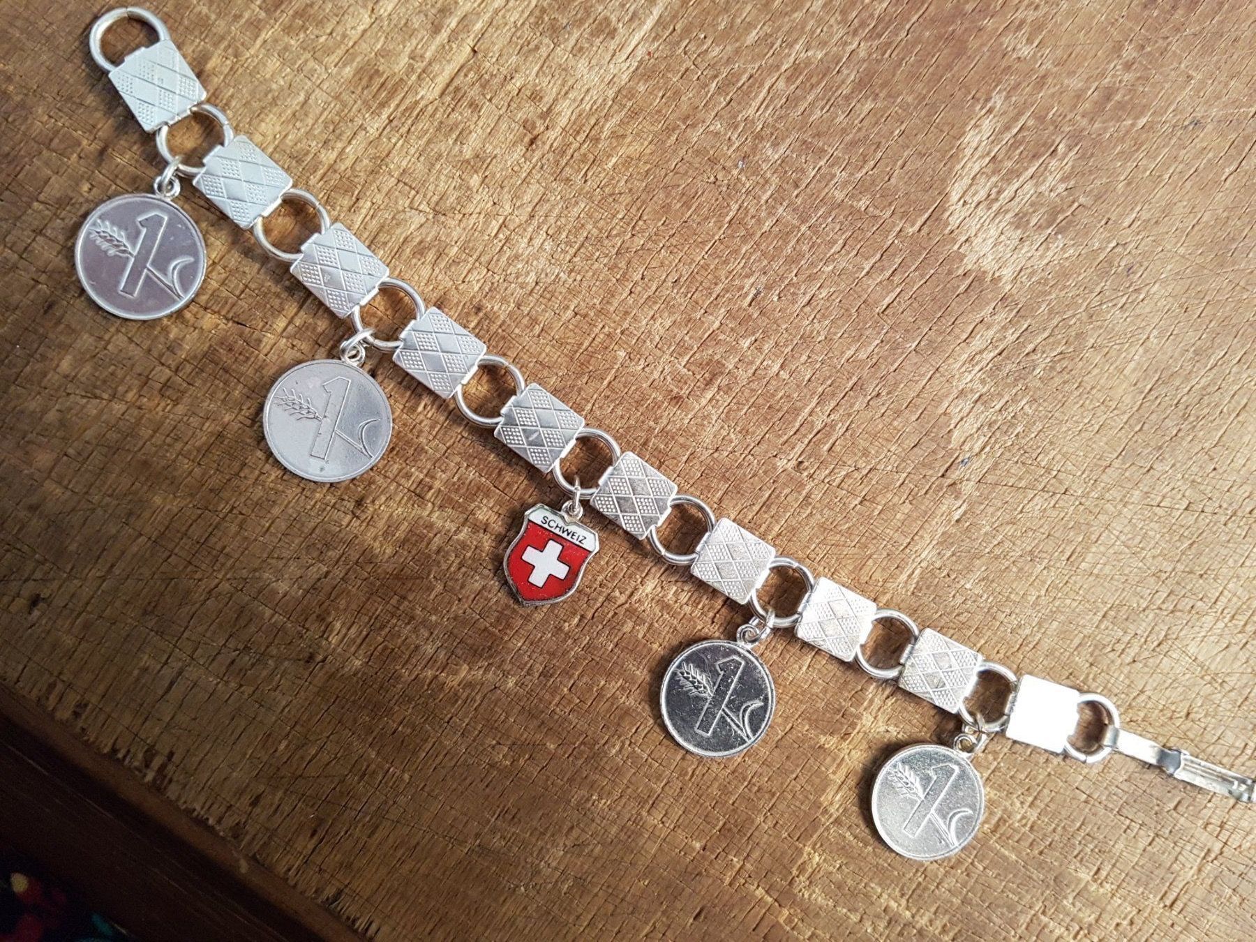 Bracciali & Braccialetti: Armband Schweiz Einräppler, emaill. Wappen versilbert – Usato da Ettingen venduto da Maranathatalitha 2