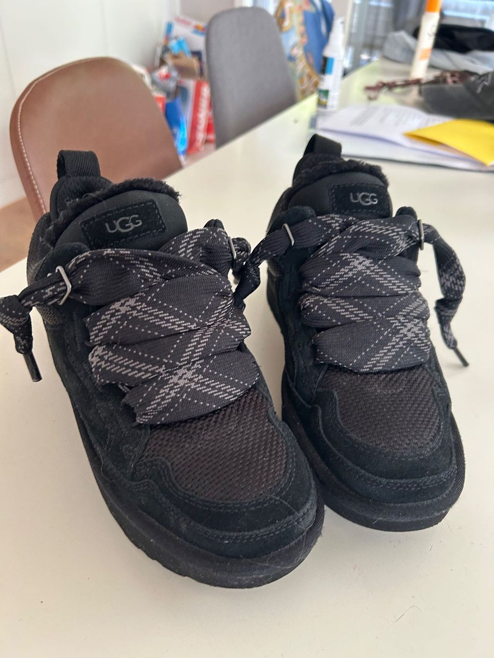Ugg Chaussures femmes: UGG Lowmel schwarz – D'occasion à Schüpfen par Anjah 1