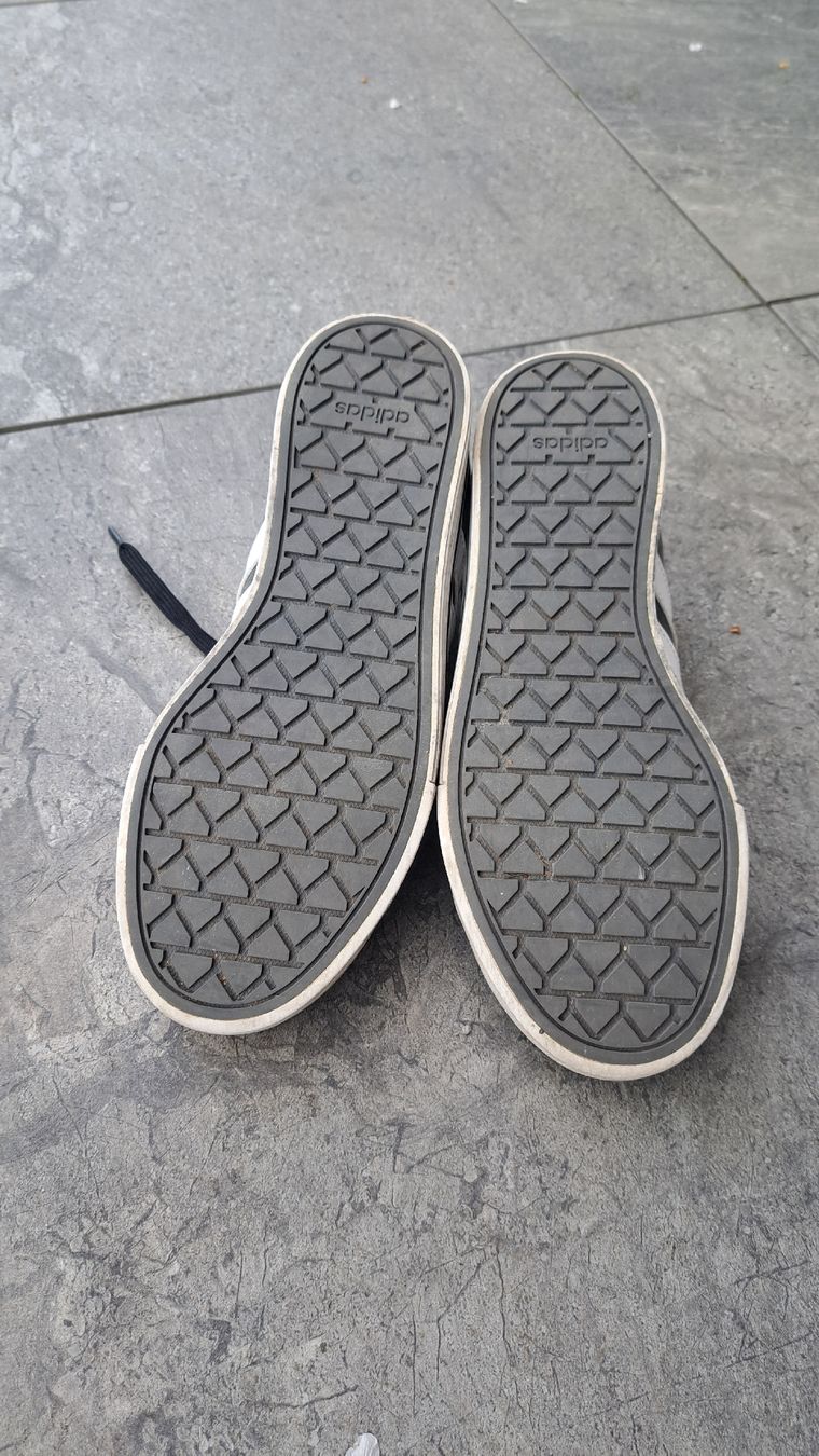 Adidas Scarpe da uomo: adidas Herren Sneaker, Gr. 41.5 – Usato da Münsingen venduto da Petruschka 2