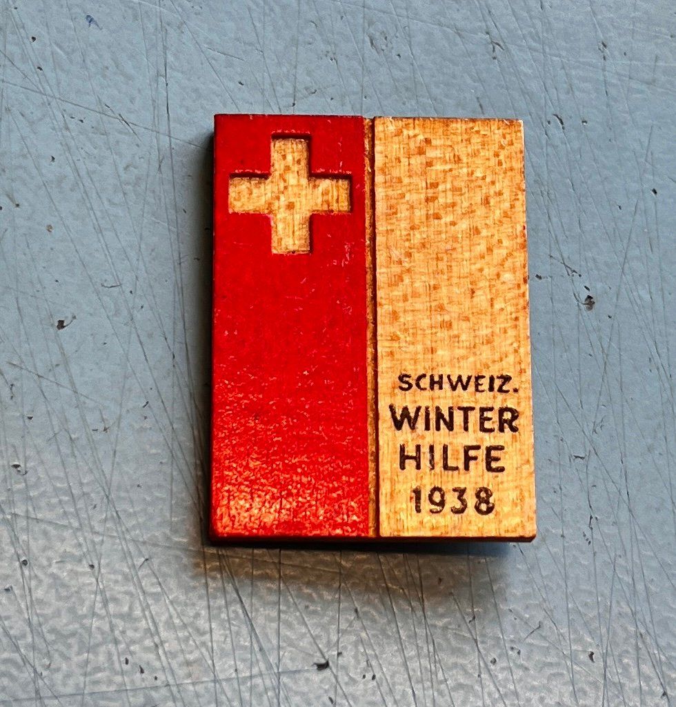 Swiss Placchette & Badge: Schweizer Winterhilfe 1938 Abzeichen – Usato da Obernau venduto da Wgnom