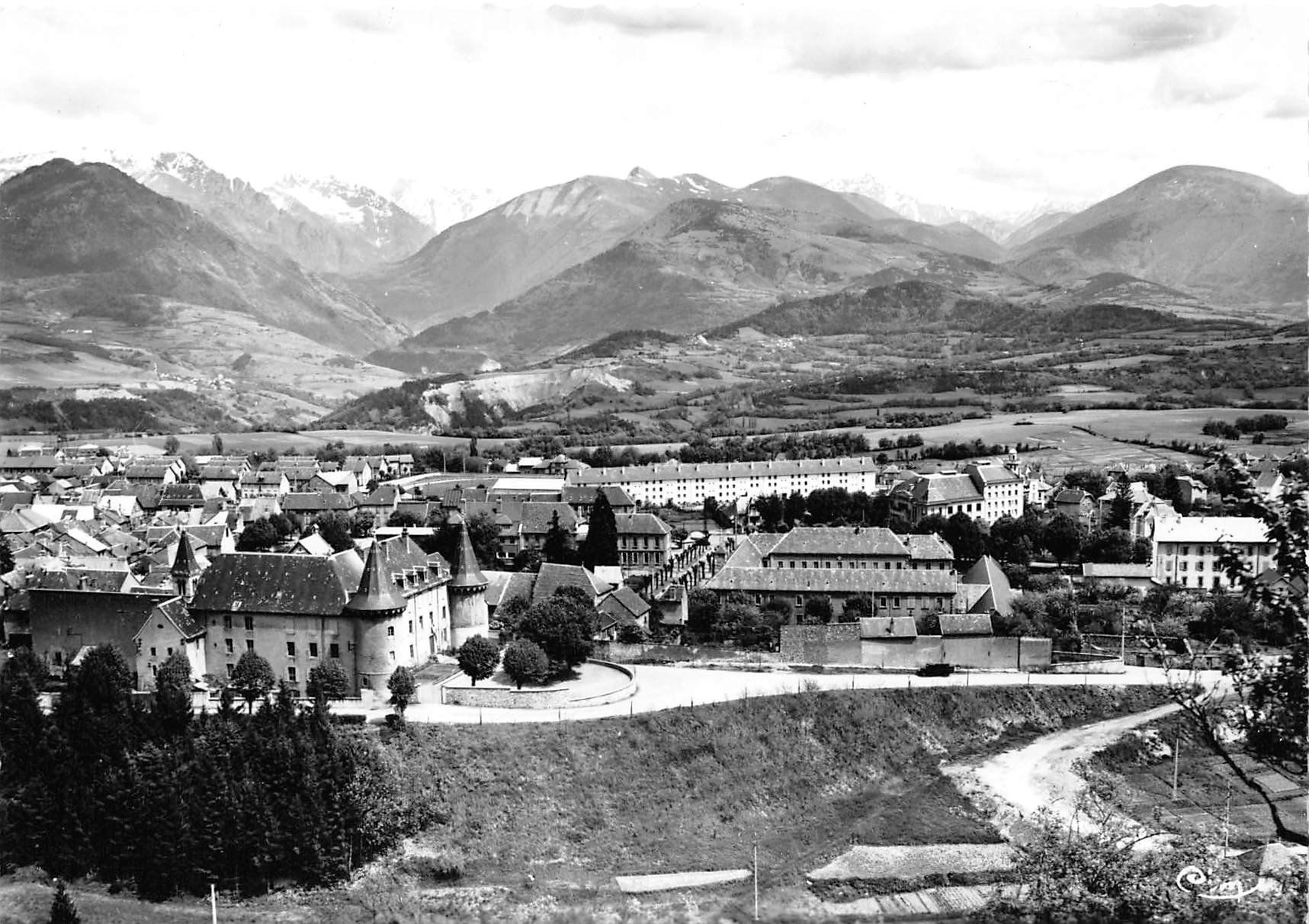 Cartoline postali: 2x La Mure, Isère – Usato da Ottikon b.Kemptth. venduto da Neptun1974 2