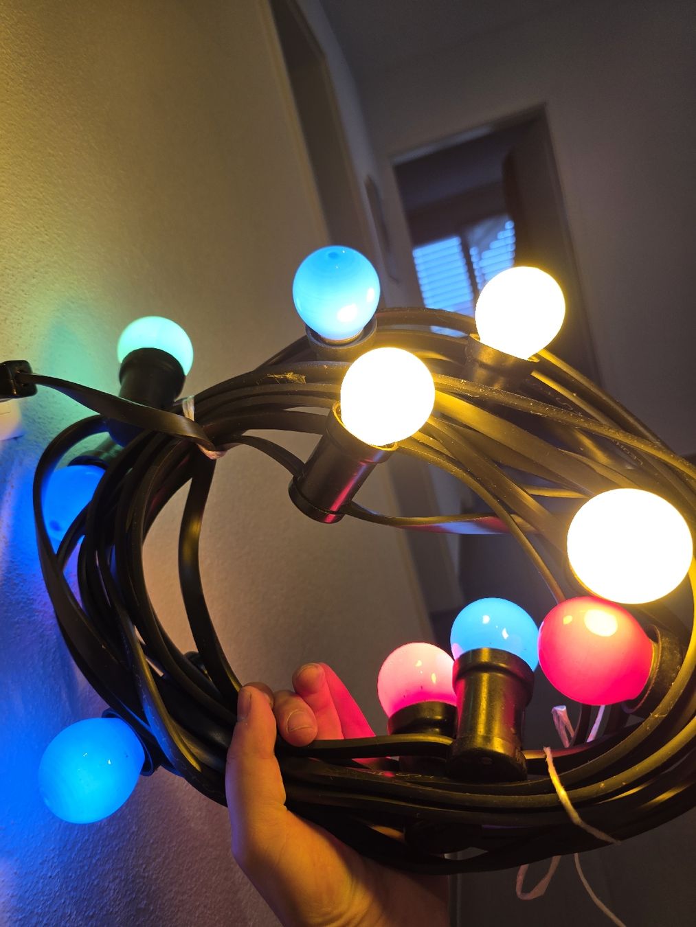 Guirlandes lumineuses: Lichterkette mit bunten Kugeln – D'occasion à Wohlen AG par Burton01 3
