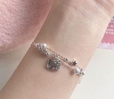 Hello Kitty: 1 bracelet (avec petite étoile)