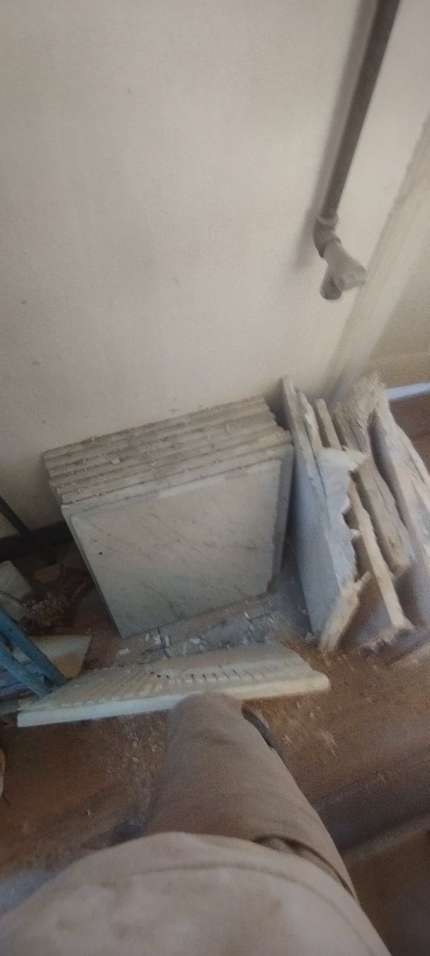 Piatti di portata: Marmorplatten 50 x 50 x 2 cm – Usato da Zürich venduto da Rossja 1