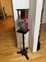 Antiker Kaugummiautomat auf Gusseisen Ständer