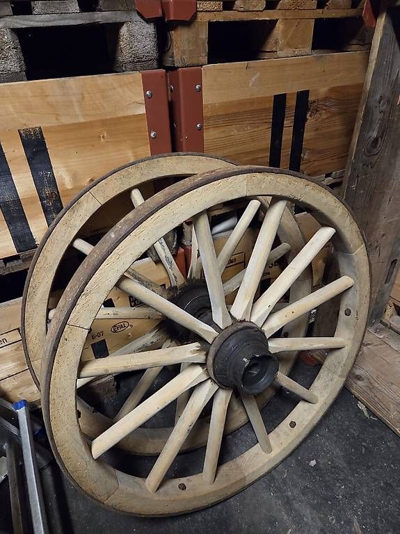 Carrozze: Holzräder Kutsche – Usato da Gwatt (Thun) venduto da theo360 1