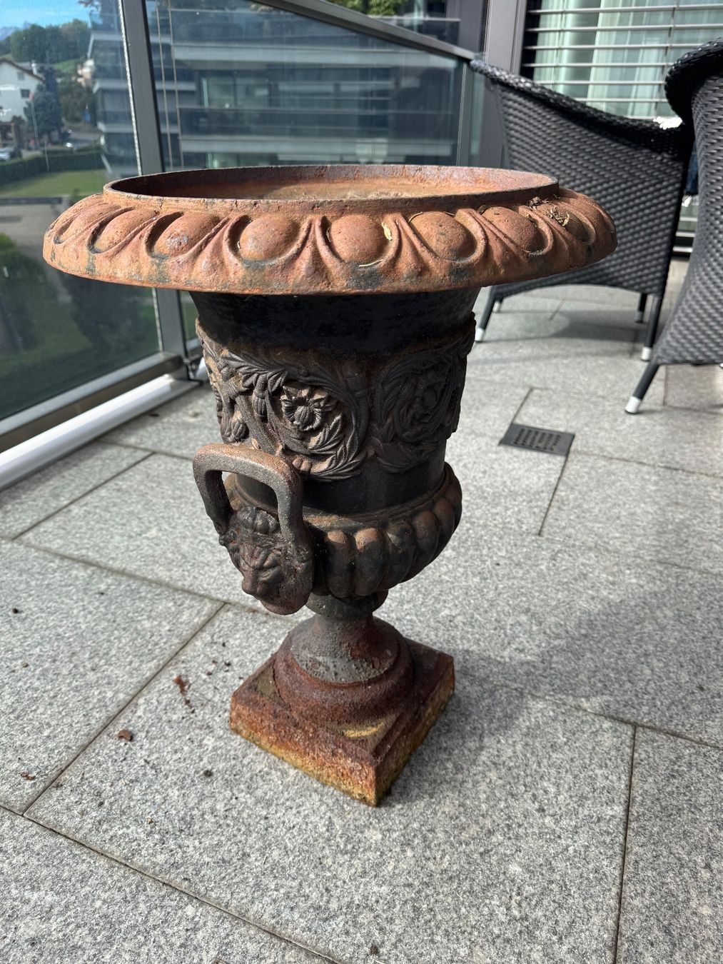 Vasi per fiori: Grosse Gartenamphore mit Rostpatina – Usato da Küssnacht am Rigi venduto da Parsifal 3
