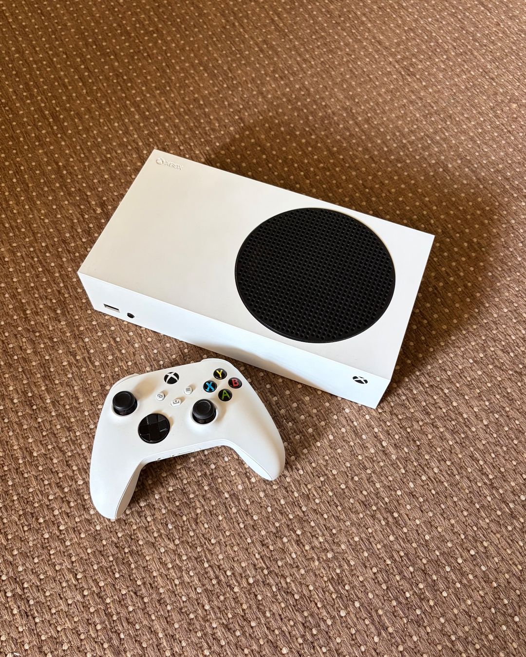 Microsoft Console: Xbox Series S mit Controller – Usato da Zürich venduto da bober_11