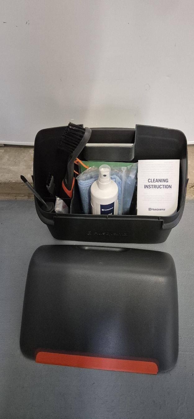 Husqvarna Rasenmäher: Husqvarna automower Reinigungsset – Neu und originalverpackt aus Grenchen von HZG.